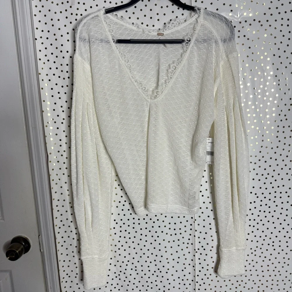 Free people Elegant White Lace V-Neck NWT